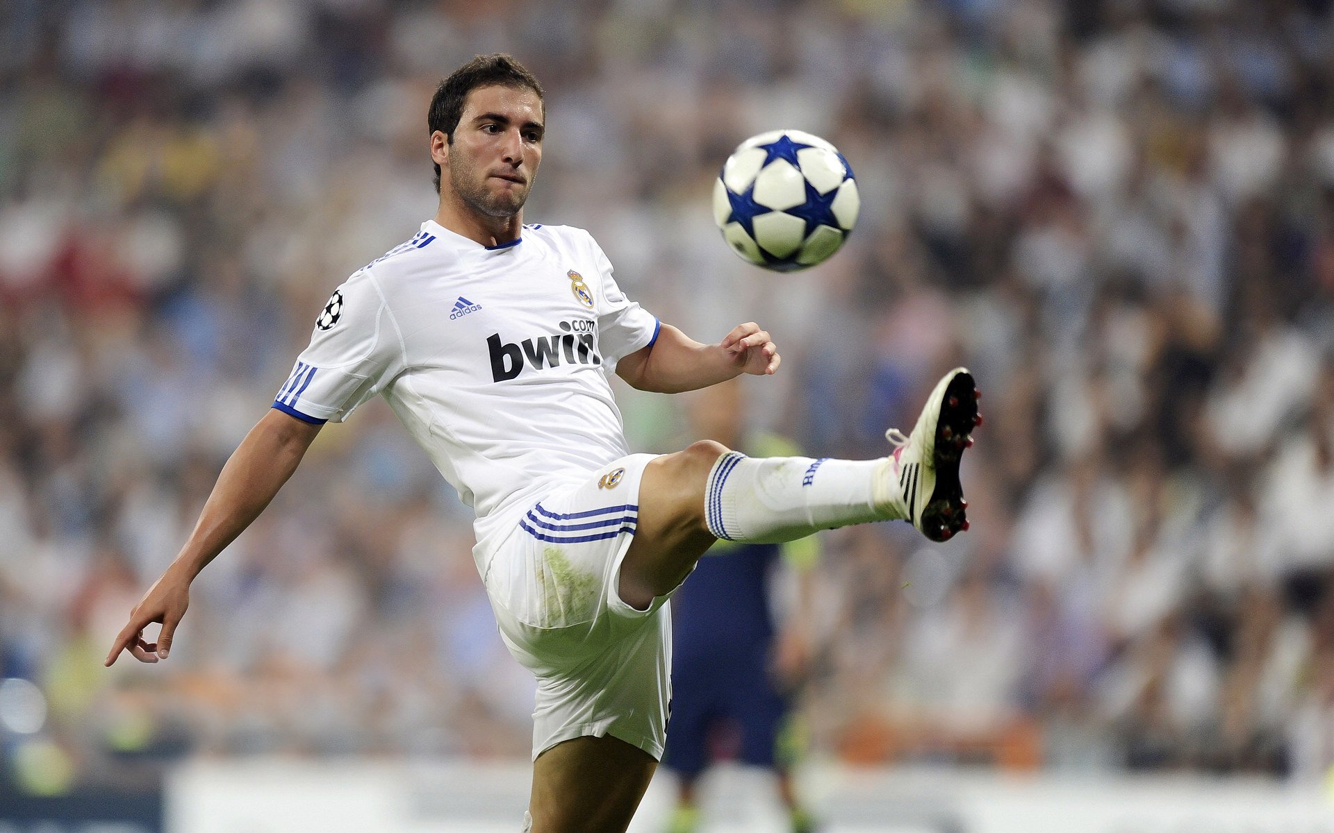 掘金中锋约基奇再砍三双，稳定如常，约基奇掘金图片